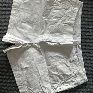 Vineyard Vines Women's White Flat Front Shorts